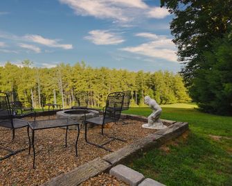 Beautiful Mountain Getaway - Best Deck in the Mountains. - Roaring Gap - Patio