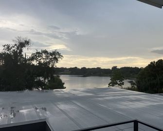 2-Bedroom Vacation Home On Lake, Non-Smokers Only Please - Maitland