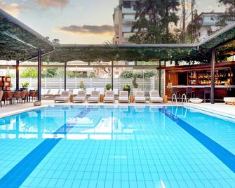 لازارت هوتل، تريد مارك كولكشن من ويندام - ثيسالونيكي - حوض السباحة