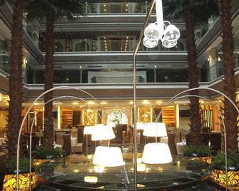 Dazhong Airport - Shangai - Lobby