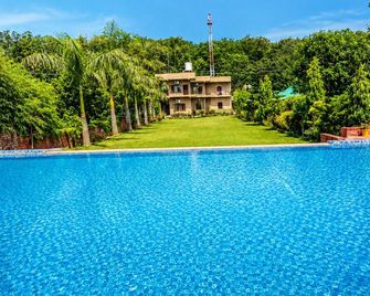 Wildline Gold Resort - Rāmnagar - Pool