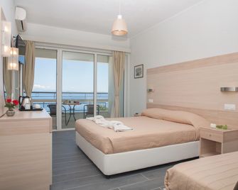 Golden Alexandros Hotel - Perama