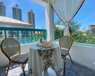 Yining Qingjushe Homestay - Ili - Balkon