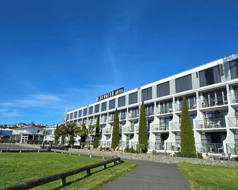 Bluewater Hotel - Napier - Building