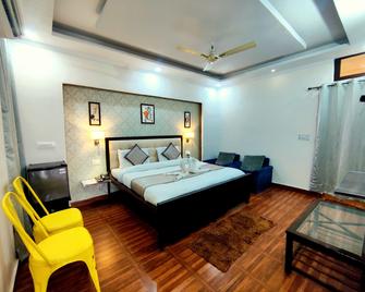 Krishna Residency A Boutique Hotel - Bareilly - Bedroom