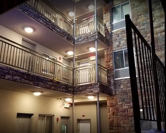 Rodeway Inn Near JFK Airport - Queens - Building