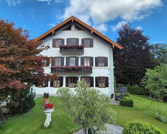 Tasteful apartments in a central location - Seehausen am Staffelsee - Budova