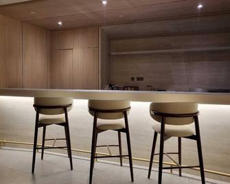 Ow! Hotel Boutique Kemayoran - Yakarta - Bar