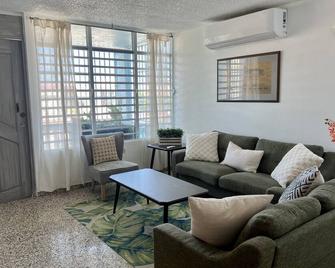 Spacious apartment in Mar Azul, Hatillo - Hatillo - Sala de estar