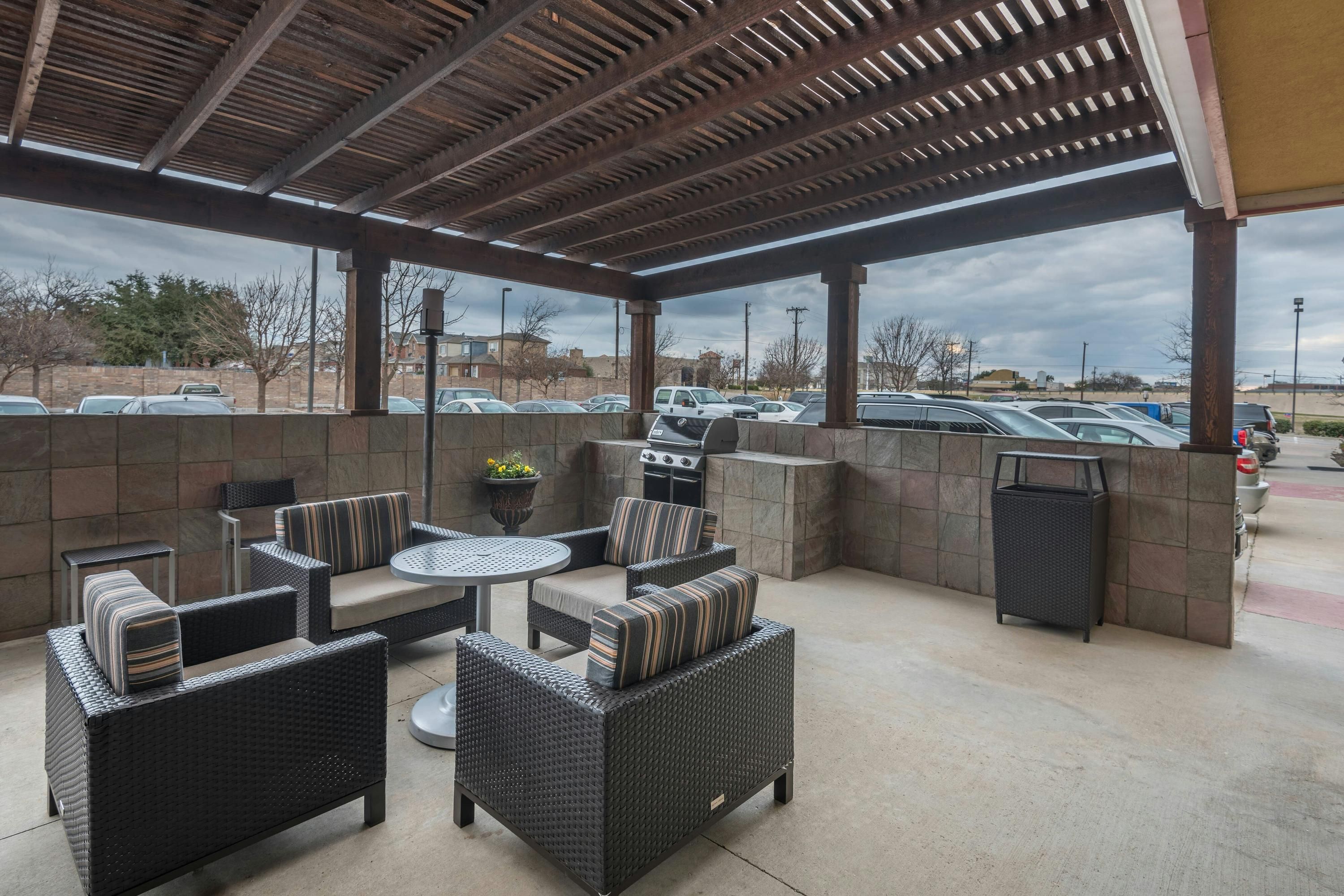 TownePlace Suites by Marriott Dallas DeSoto - DeSoto - Binnenhof
