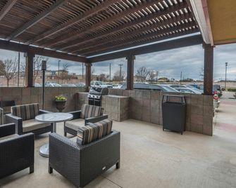TownePlace Suites by Marriott Dallas DeSoto - DeSoto - Binnenhof