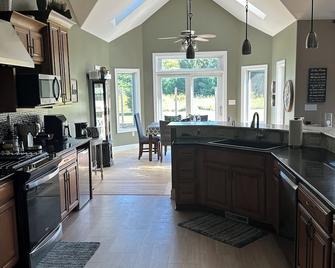 Women's Us Open 2025 4 Bedroom House 7 Min. From Erin Hills Golf Course - Hartford - Kitchen