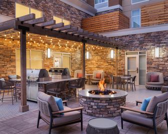 Homewood Suites by Hilton Thornton Denver - Thornton - Binnenhof