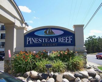 Pinestead Reef Resort - Traverse City - Building