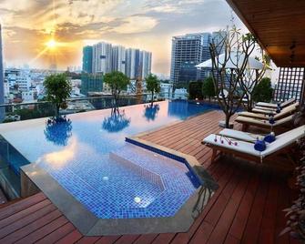 Lotus Saigon Hotel - Ho Chi Minhstad - Zwembad