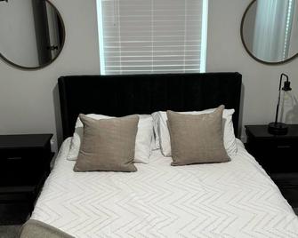 Newly remodeled quaint 2 bedroom 2 bath home in downtown Dexter, Missouri - Dexter