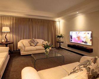 Cinnamon Boutique Guest House - Wilderness - Вітальня