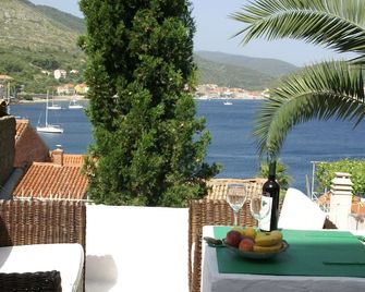 Traditional house with two apartments - Vis - Balcony