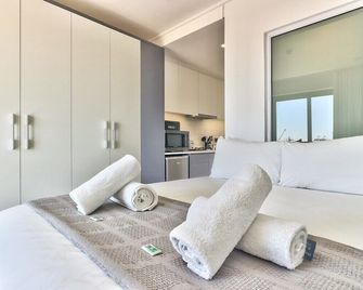 Stunning work pad on 1onAlbert- 601 - Cape Town - Bedroom