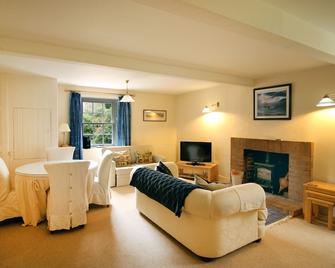 Merlindale 5 self-contained, two bed/two bath apt. by River Tweed in NSA - Biggar - Living room