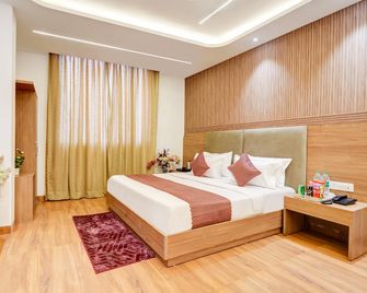Hotel Empire Suites Near Delhi Airport - New Delhi - Slaapkamer