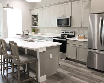 Discover Coastal Living at Its Best -Savor the Day - Laguna Beach - Cocina