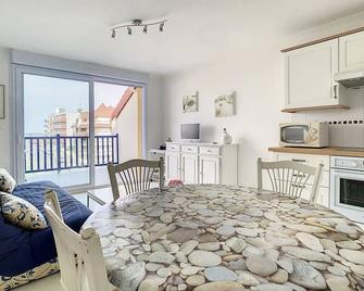 Comfortable 2-Bedroom Apartment 100m from the Beach with Parking - Stella-Plage - Salle à manger