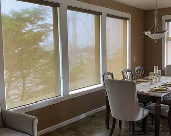 3-bedroom house in adorable Lincoln City with WiFi. - Lincoln City - Dining room