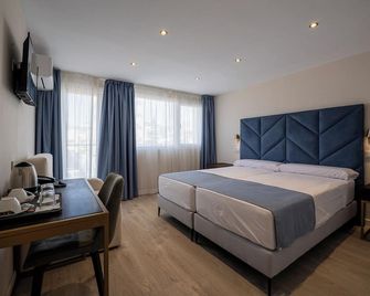 Hotel Marina Benalmádena - Benalmádena - Habitación