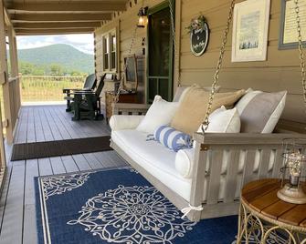 TWO King Suites. 4br,3ba. Grayson Highlands State Park, Virginia Creeper Trail. - Troutdale