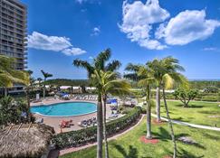 Resort-Style Condo with Pool, Gym, Tennis and More! - Marco Island - Piscine