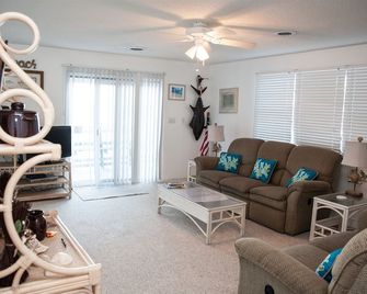 2b/1ba Upstairs - 1b/1ba Downstairs - Cottage - Canafront - No Pets/No Smoking - Hatteras - Living room