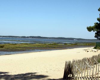 The Charm Of The Rocher - Arès - Beach