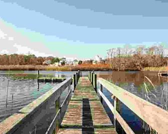 Family Friendly 6 Bedroom Waterfront 3 Acre Pool & Hot Tub\nfree Ev Charger - Westhampton - Outdoors view