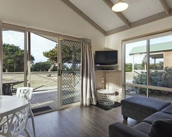 Discovery Parks - Pambula Beach - Merimbula - Living room