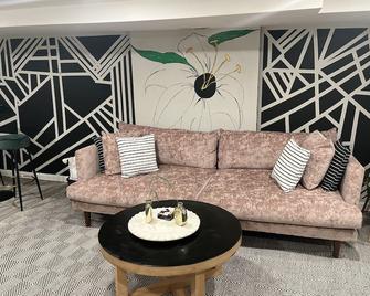 Cozy Lux Four Bedroom Bed And Breakfast - Philadelphia - Oleskelutila