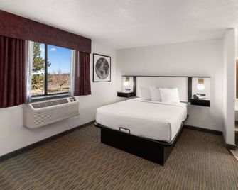 Sylo Hotel Denver Airport, A Ramada By Wyndham - אורורה - חדר שינה