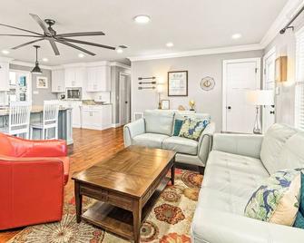 Foley Palms & Owa Resort / Pool - Foley - Living room