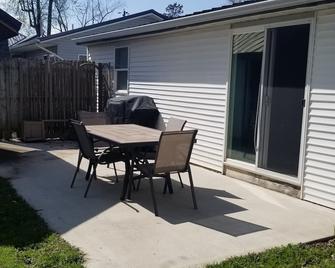Quite and cozy / Boat ramp nearby. - Minster - Patio