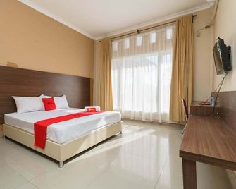 RedDoorz @ Hotel Putri Gading Bengkulu - Bengkulu