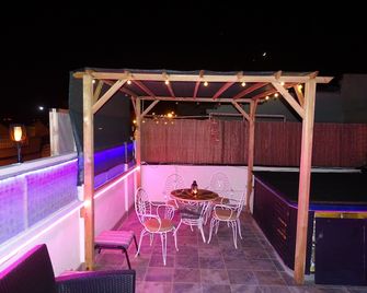 Rickaty Lodge Bed and Breakfast, Airport Hotel, Hotel de aeropuerto, Las Palmas Airport, Gran Canaria Airport, LPA, Spain - Ingenio - Balcón