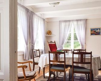 Awesome home in Farsund with lake view - Farsund - Spisesal