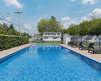 Mount Coolidge Motel - Lincoln - Piscina