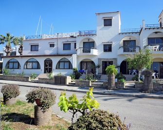 Room-spacious One Bedroom Apartment in P - Polis Chrysochous - Gebouw