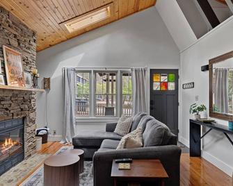 Meadow Pines - Michigan City - Living room
