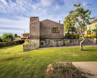 Children-friendly lovely villa with garden, terrace & private pool - Afife