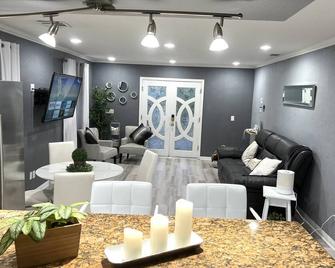 Create Family Memories - South Gate - Lounge