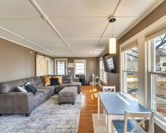 2 Mi to Colby College Peaceful Home in Waterville - Waterville - Huiskamer