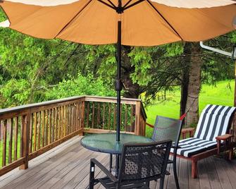 Summer Cabin in Margaretville 2.5 hours from NYC - Margaretville - Balcony