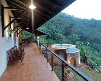 Ella Nine Peaks - Ella - Balcón